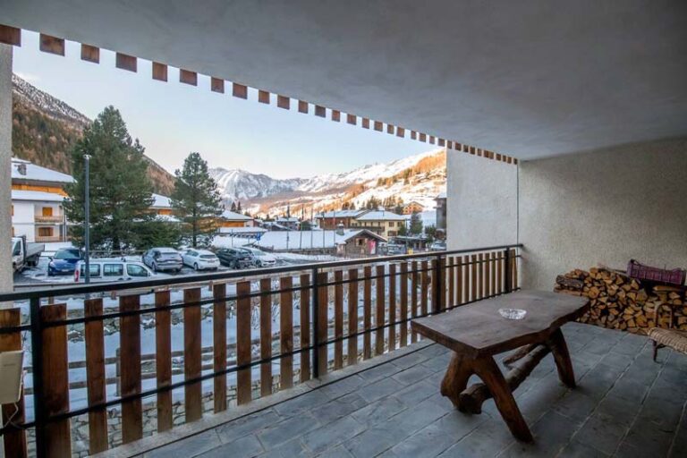 25028eb7-650c-4dbf-8702-5b98ae1cc4ab